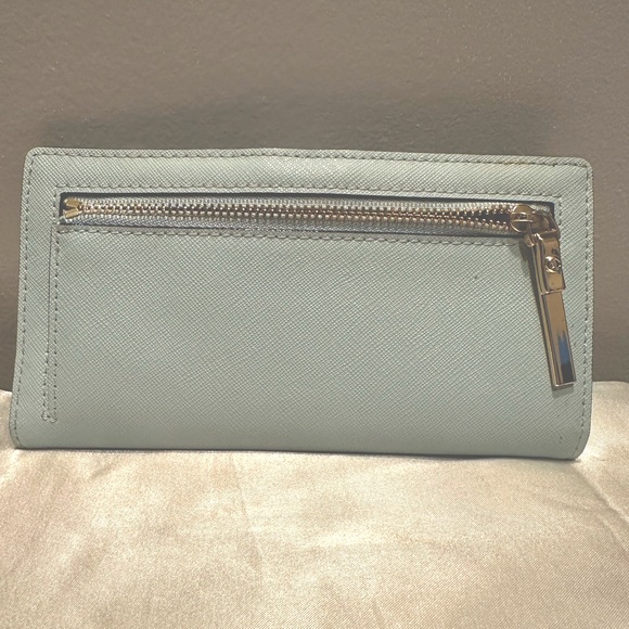 Kate Spade large slim bifold wallet light blue lightly used - Picture 4 of 4